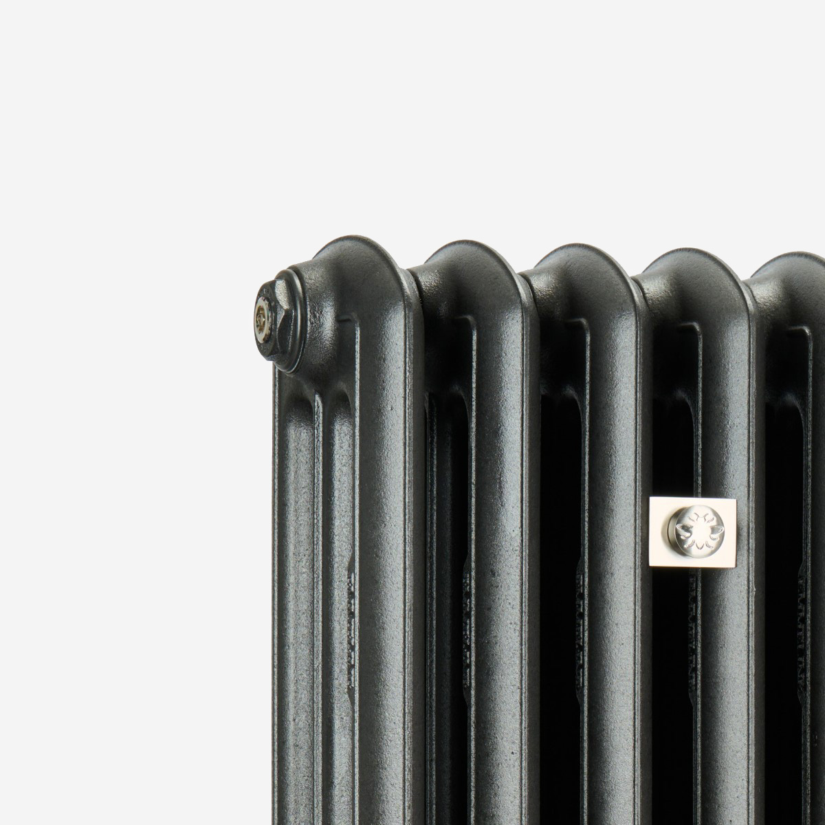 Emmeline III 870mm in Black Iron - shoulder detail view