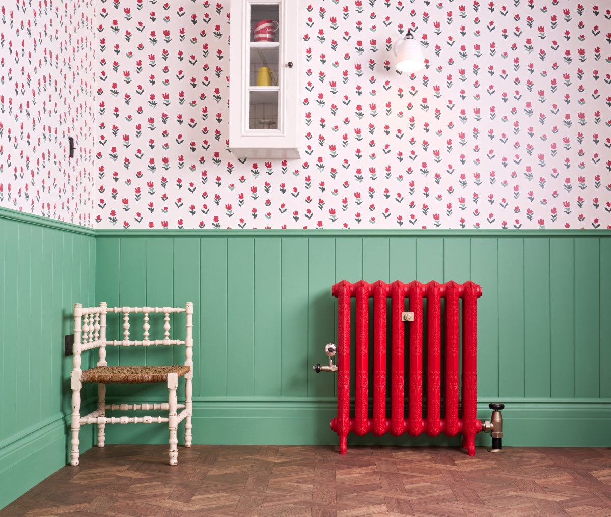 The Rococo 2 Column 760mm in Benjamin Moore's Heritage Red with the Windsor One-Pipe Steam TRV.