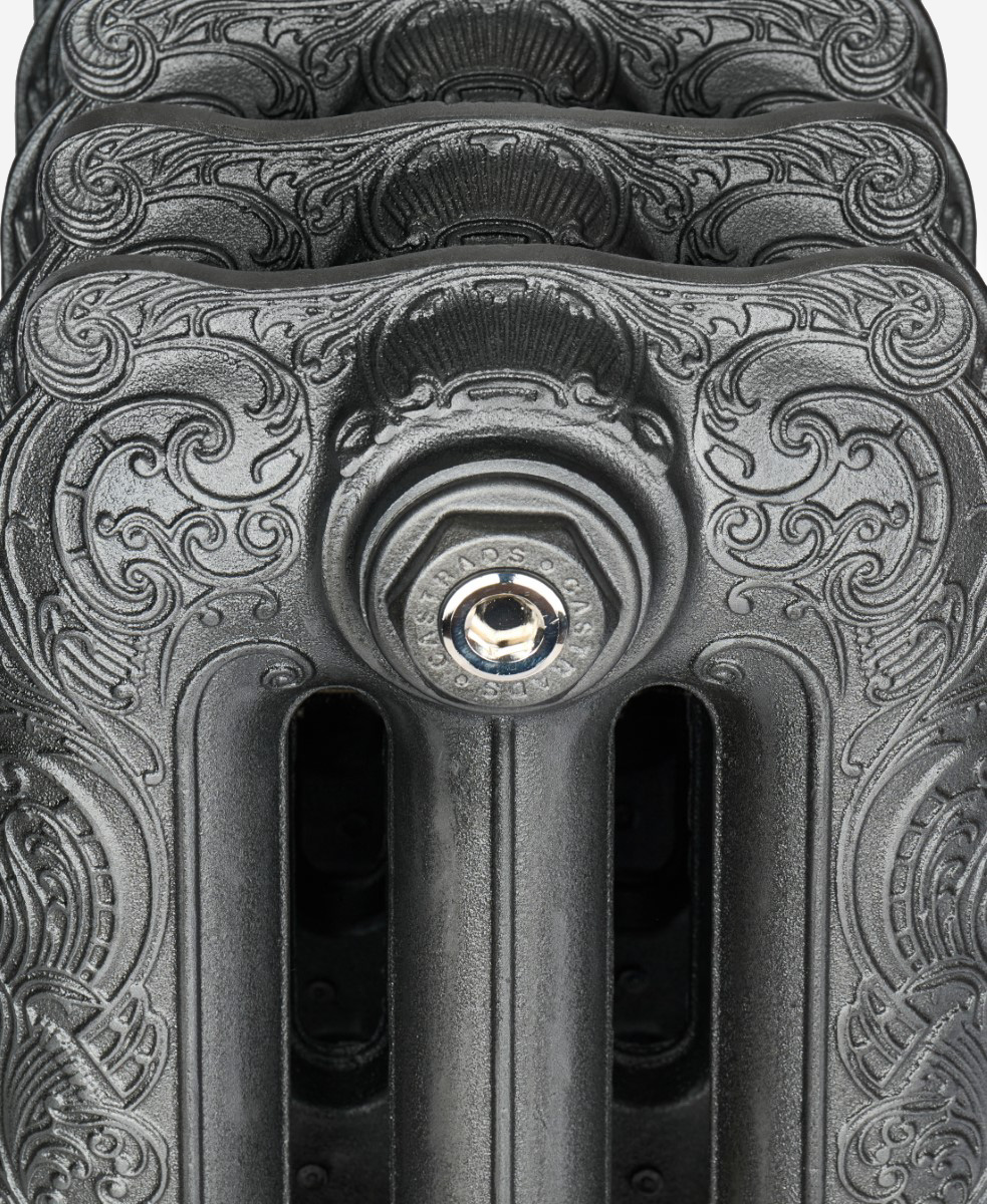 Grzejnik żeliwny Rococo III w kolorze Black Iron z dodatkami Satin Nickel - widok zaślepki