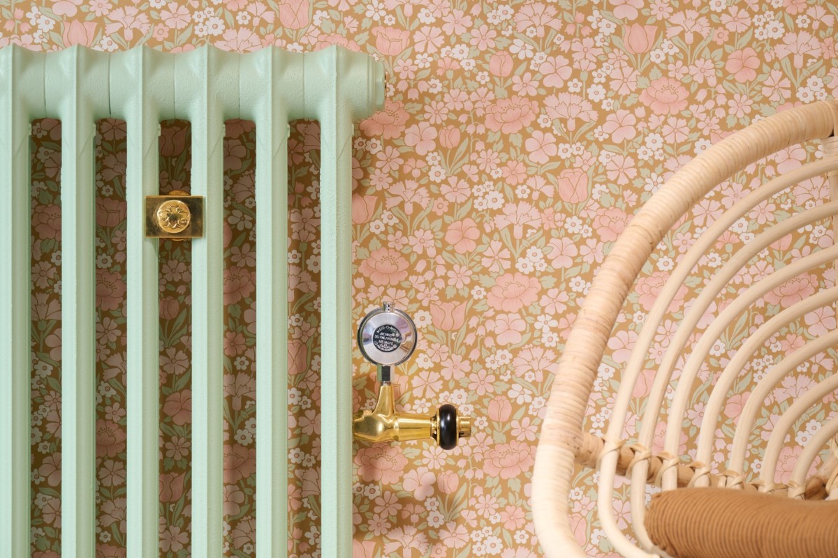 Windsor One-Pipe Steam TRV in an Unlacquered Brass finish with our Mercury 2 Column cast iron radiator in Little Greene Peagreen