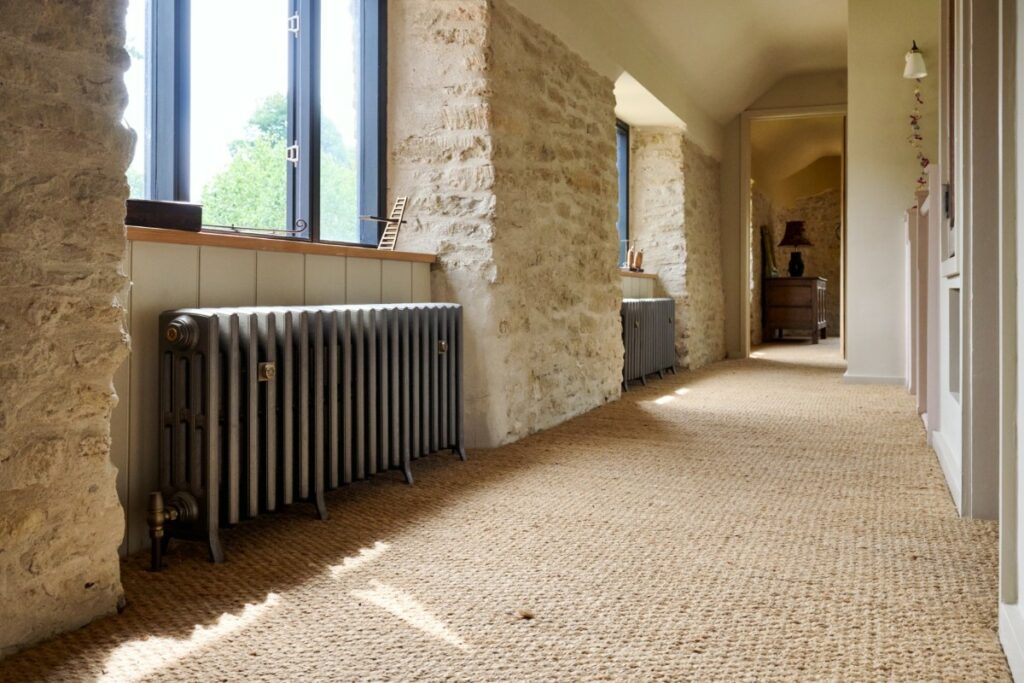 Water-source heat pump system with Castrads cast iron radiators