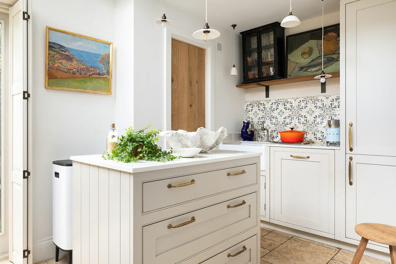 Cream Kitchen in Putney London with Devol lights and Castrads cast iron radiators
